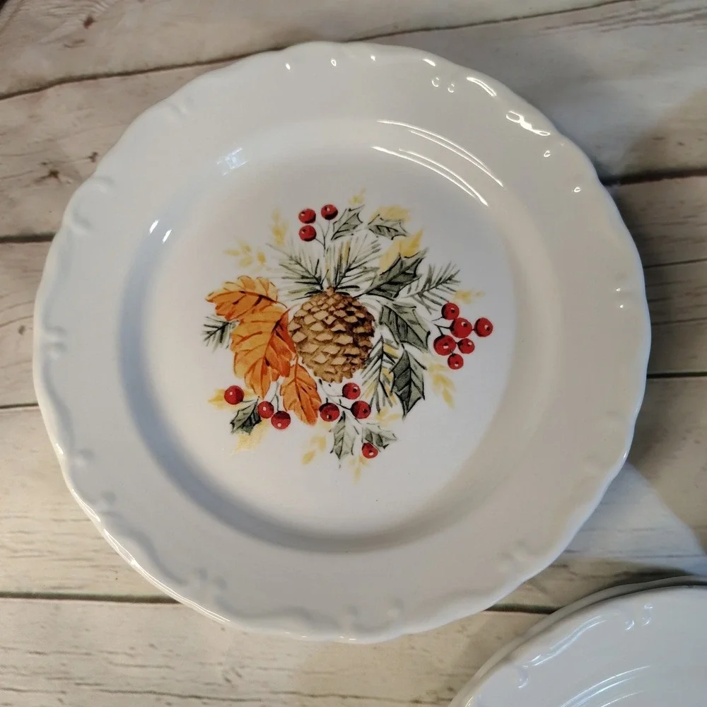 Gibson pinecones holly